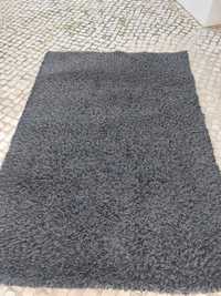Carpete preta mesclada cinzento