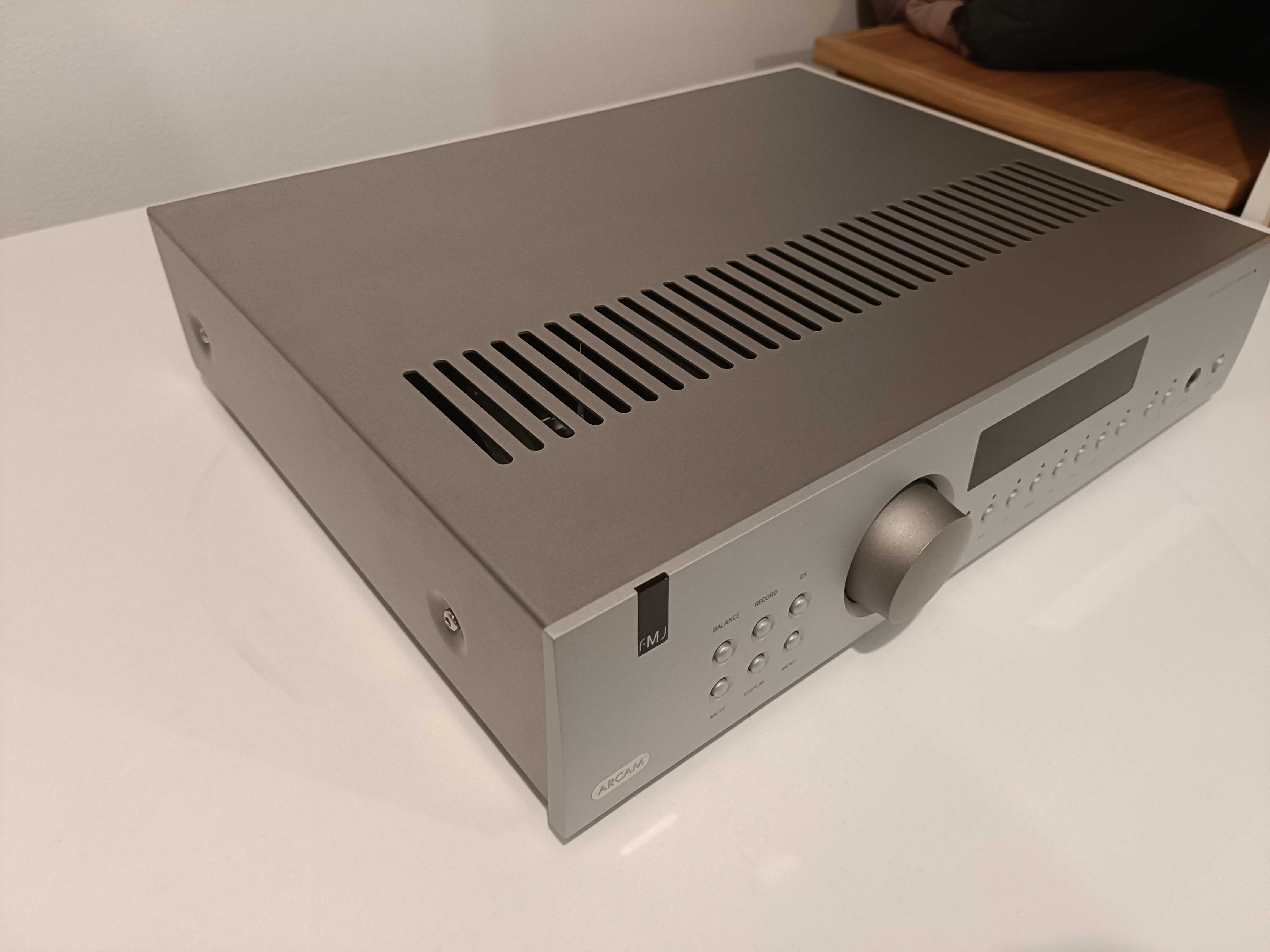 Arcam FMJ A38  stereo 2x105W, Wzmacniacz zintegrowany