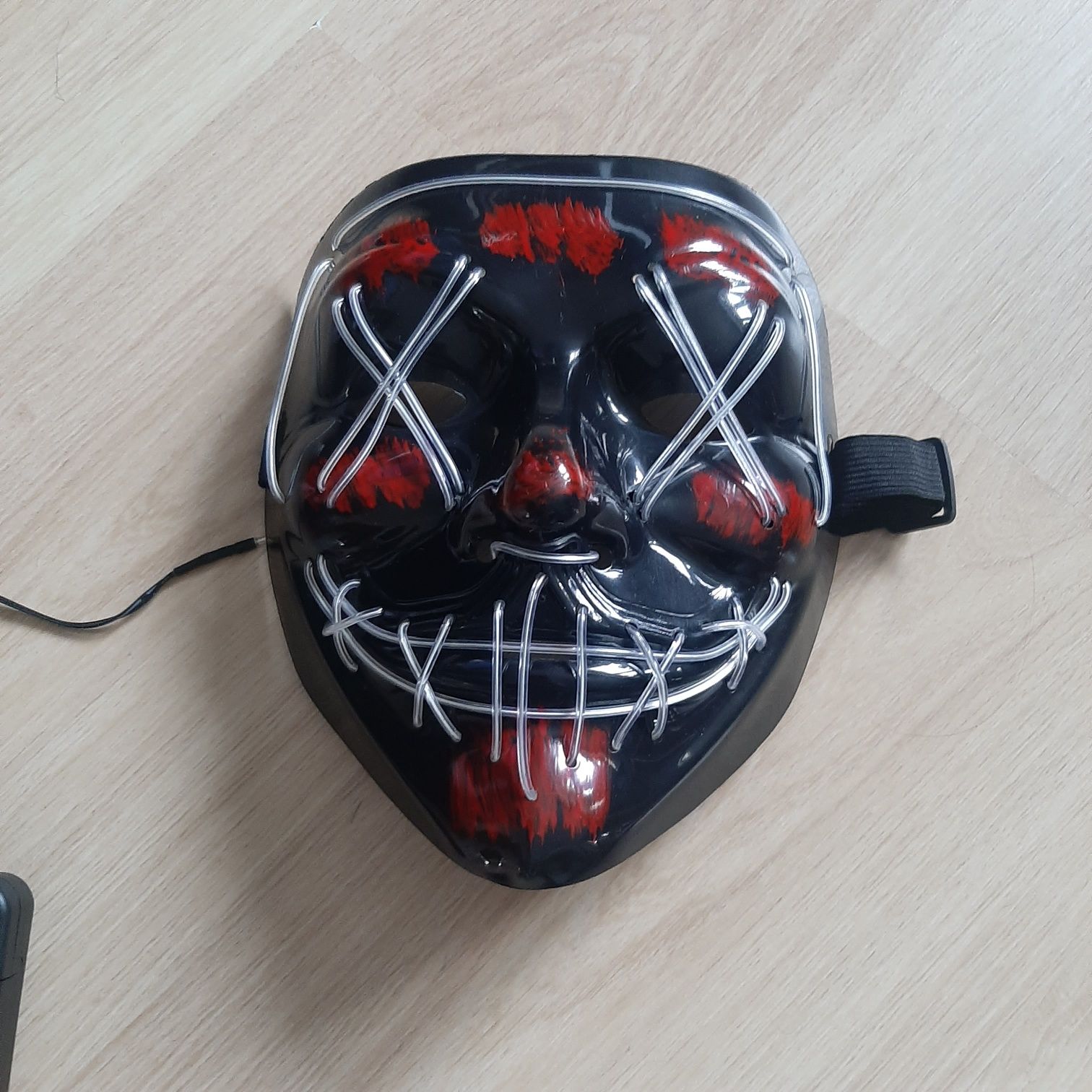 Świecąca maska led