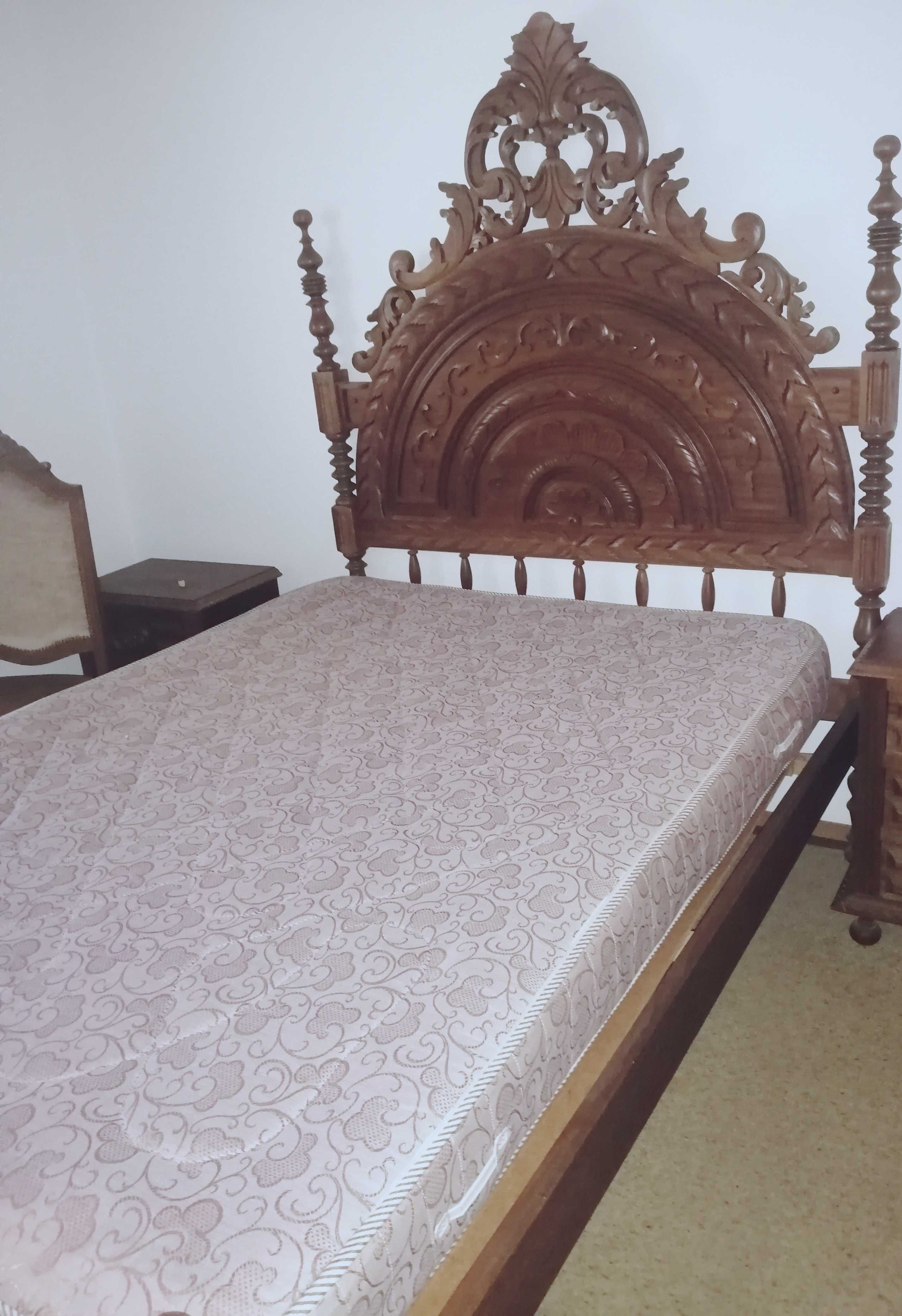 Cama madeira usada