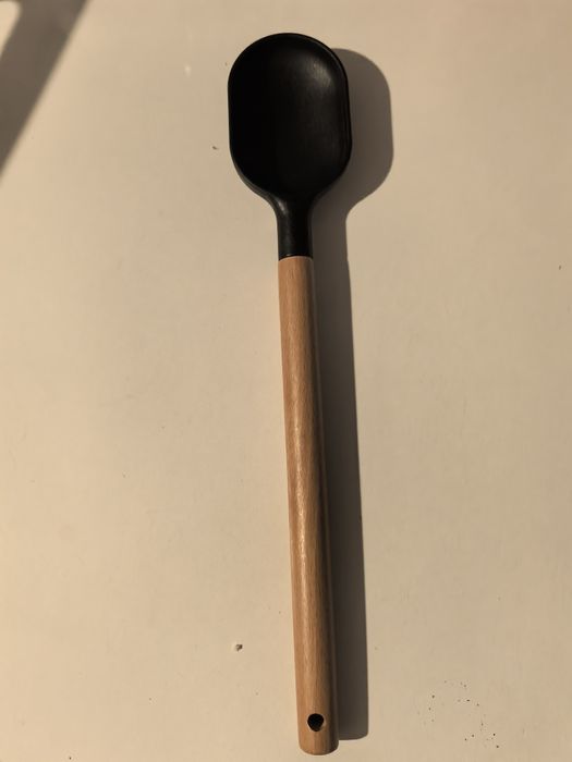 Łyżka kuchenna - z drewniana rączką