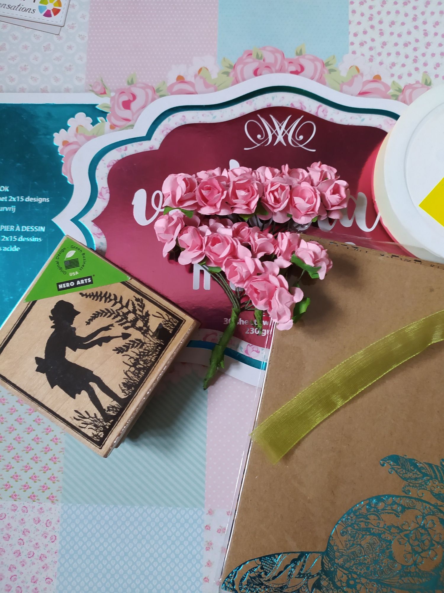 Scrapbooking -pudełko z papierami