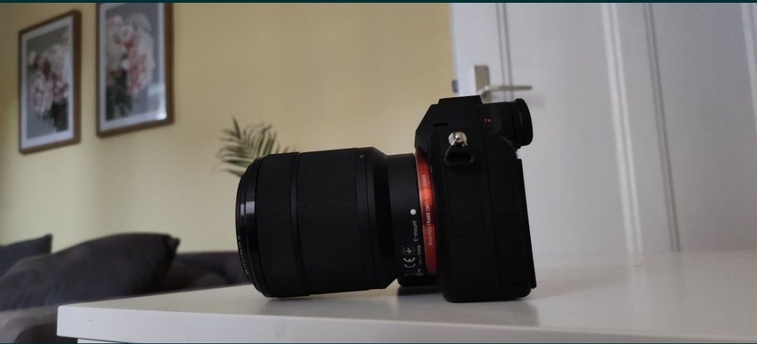Продам фотоапарат Sony A7 III (A7 3)

Камера використовувалося в особ