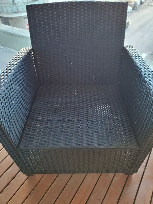 Cadeiras de jardim e mesa de exterior