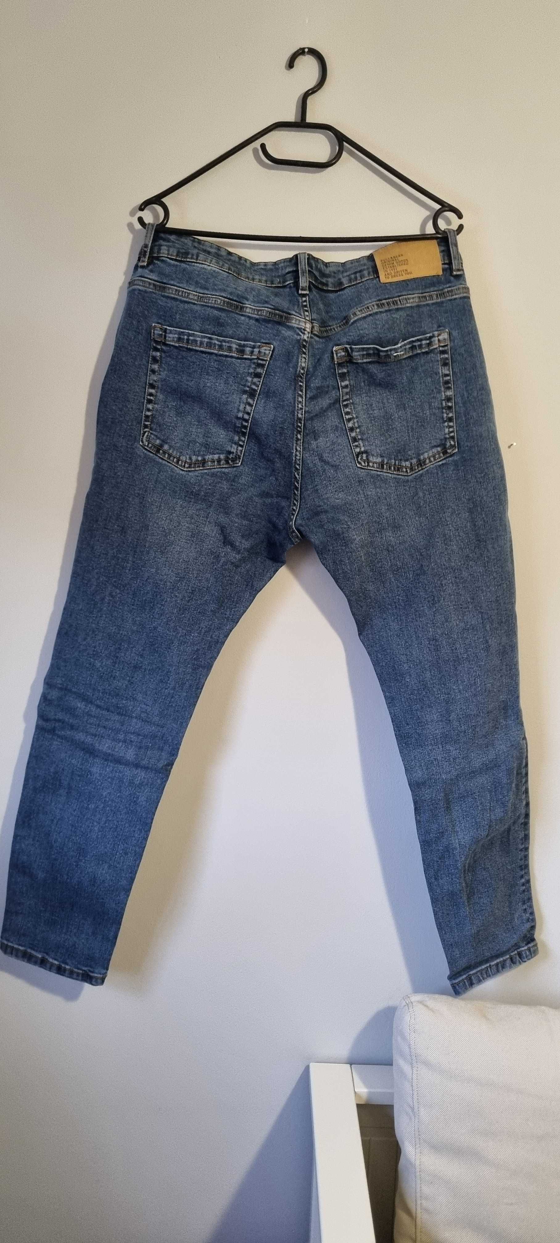 Niebieskie jeansy Pull&Bear | Męskie carrot rozmiar 44