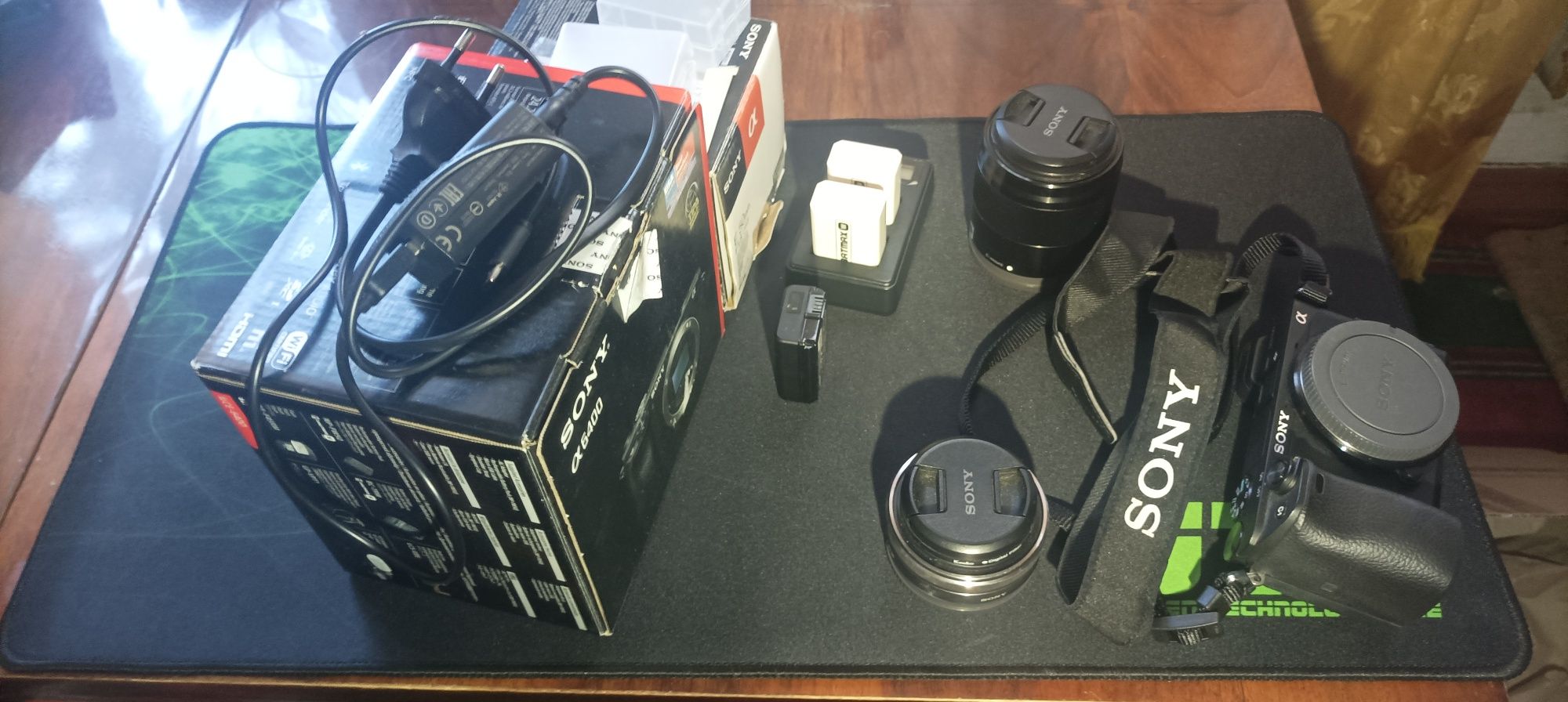 Продам комплект фотоапарат Sony A6400 + 2 об'єктіиви Sony 16 та 50 mm