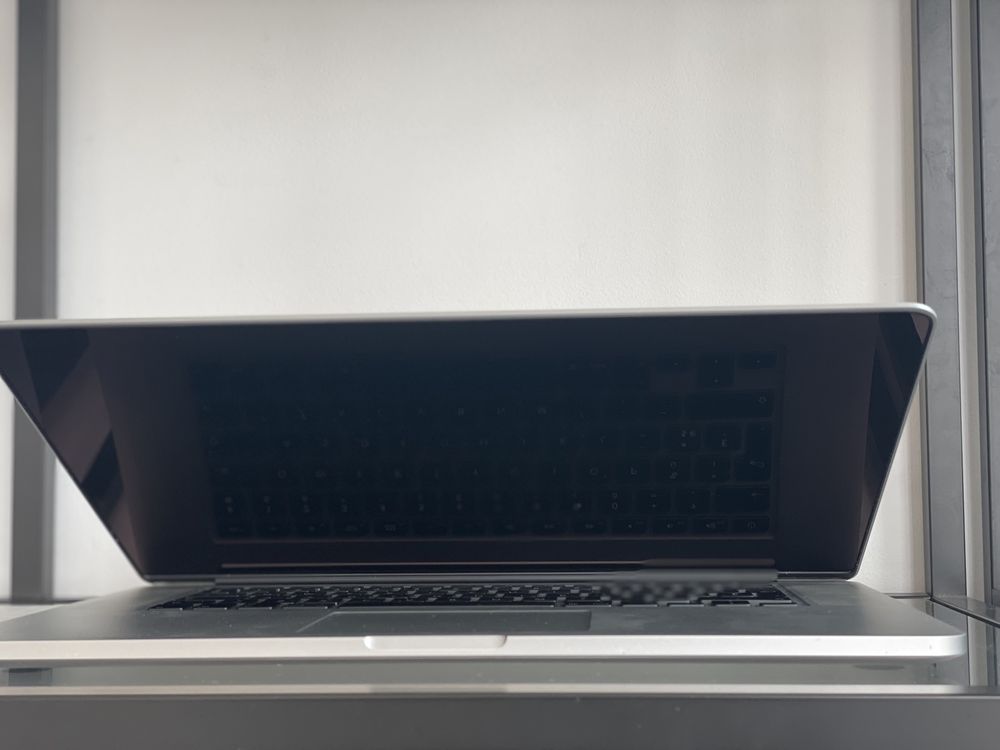 Macbook pro 15 mid 2015 / 16 ram / 256 ssd / loja fisica