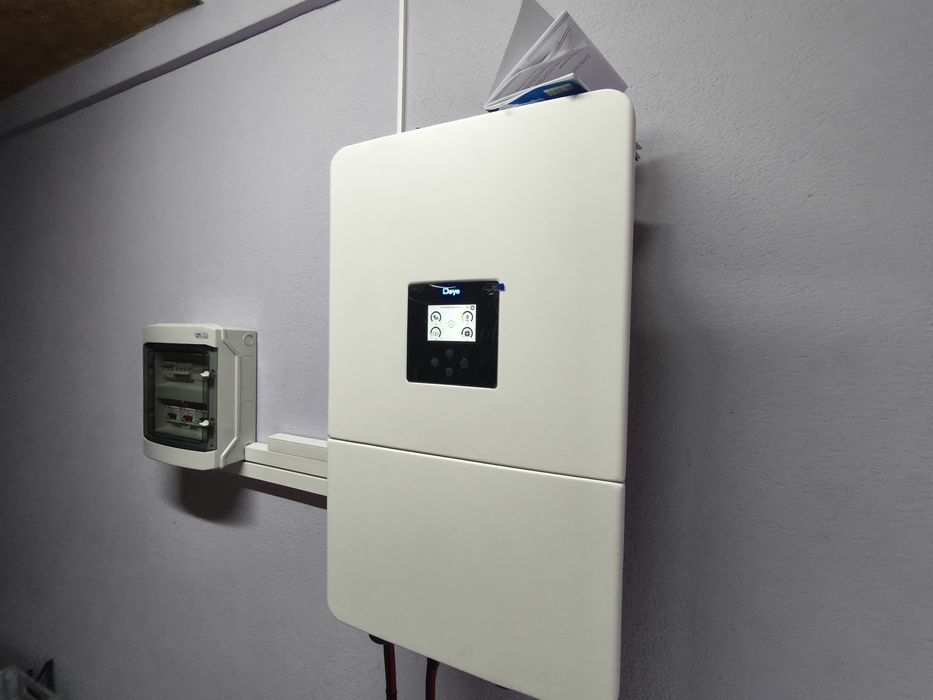 Монтаж інверторів, АКБ, СЕС