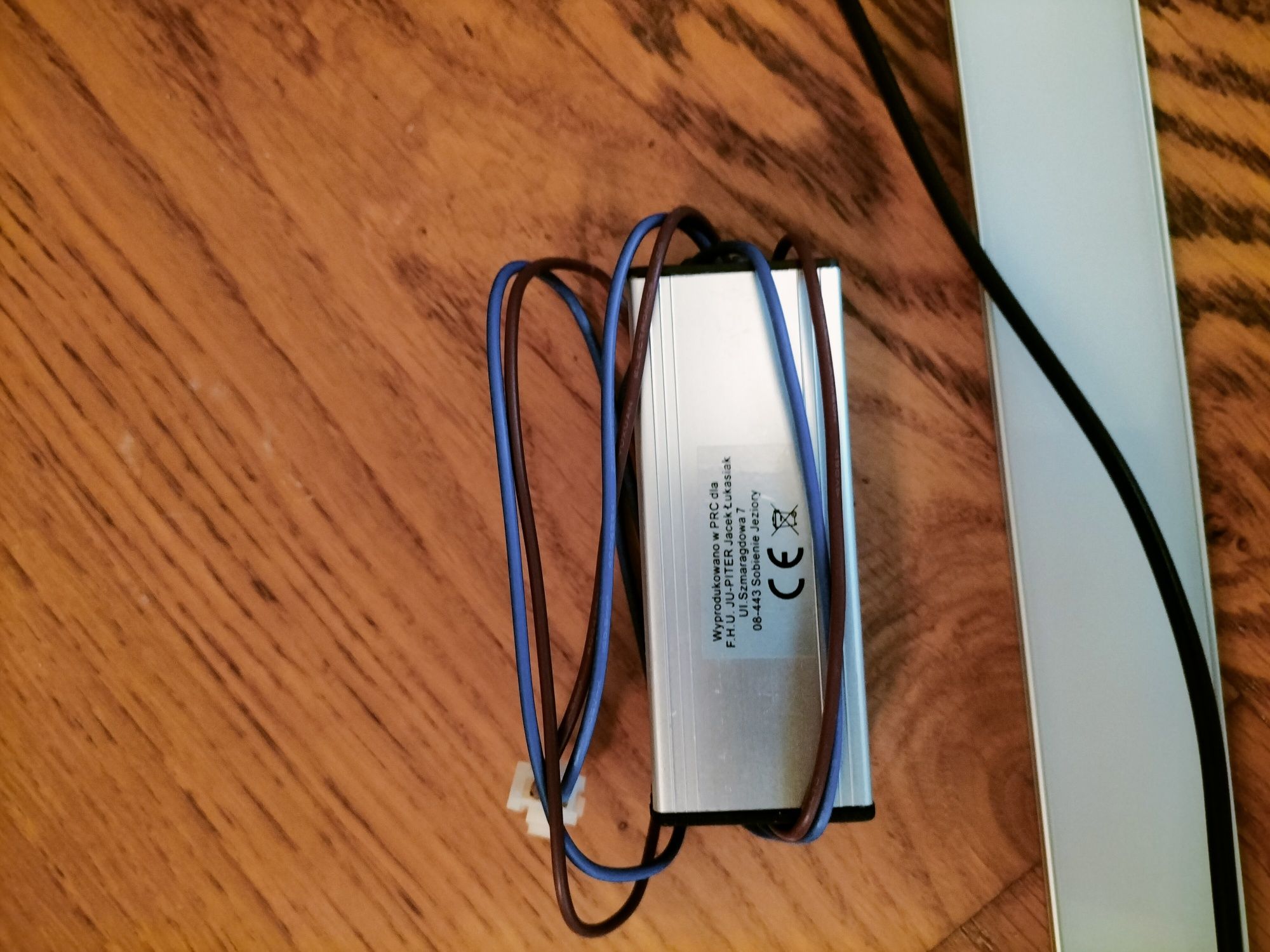 Lampa samochodowa do ciężarówki i nie tylko
Listwa posiada aluminiową
