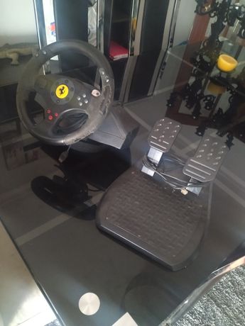 Volante thrustmaster Ferrari G para a PS3