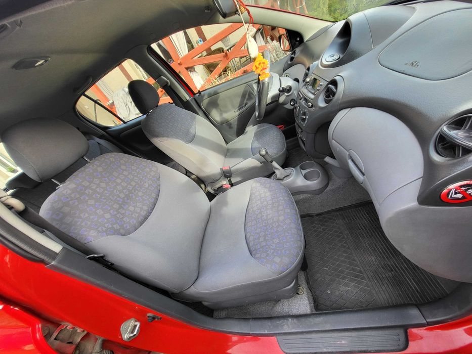 Toyota Yaris 1.0 2002r 8lat w jednych rękach