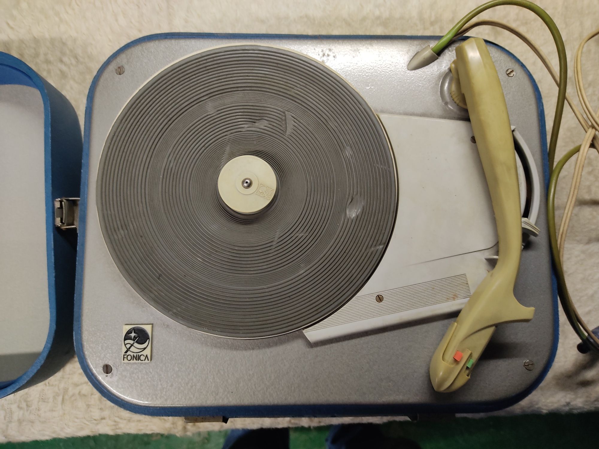 Gramofon w walizce