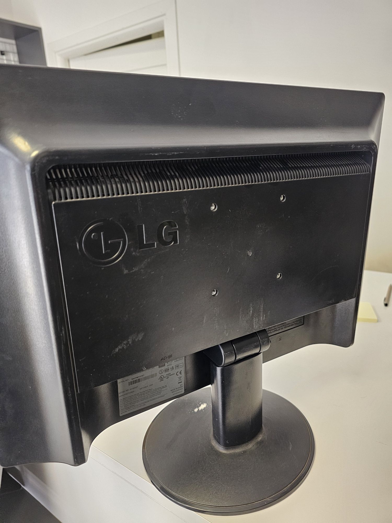 Monitor LG W1934S