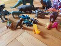 Динозаври і фігурки Лунтік
