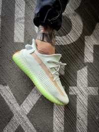 Чоловічі кросівки Adidas Yeezy Boost 350 V2 Wolf "Grey/Green Glow"