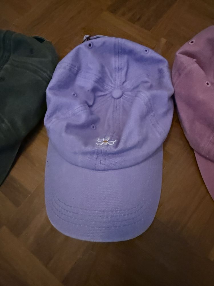 Chapeis diferentes cores