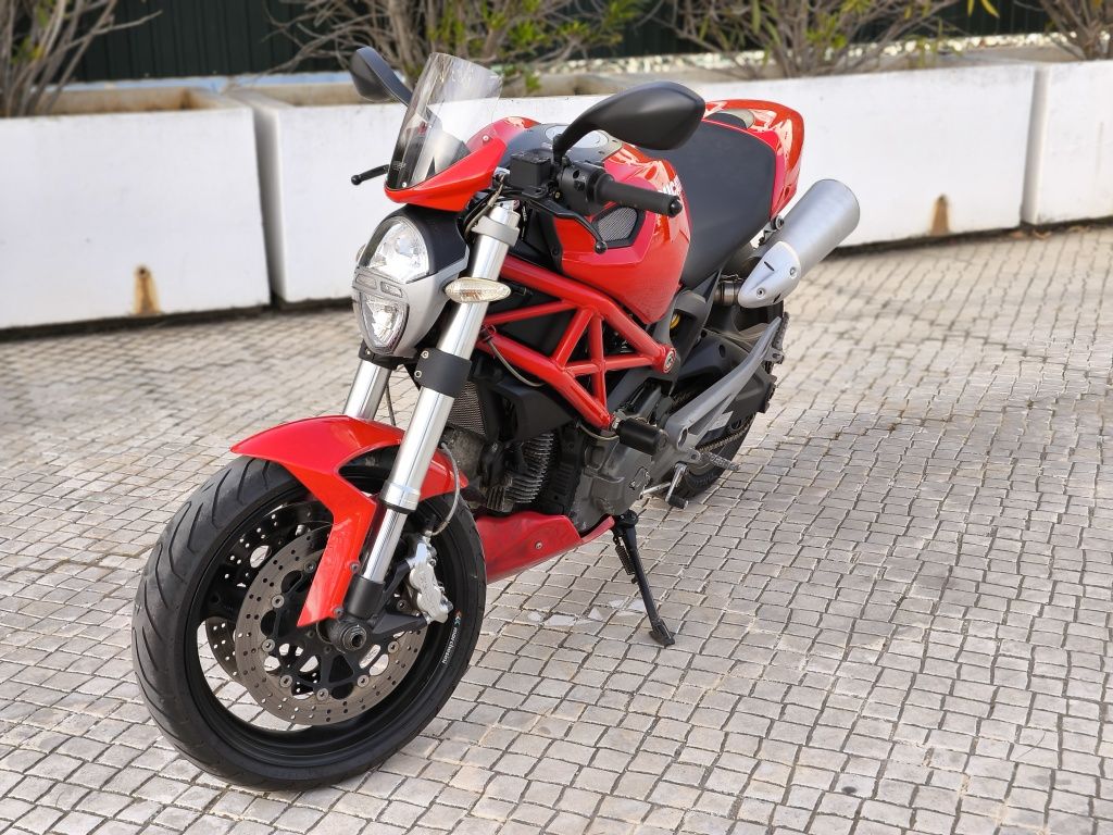 Ducati Monster 696
