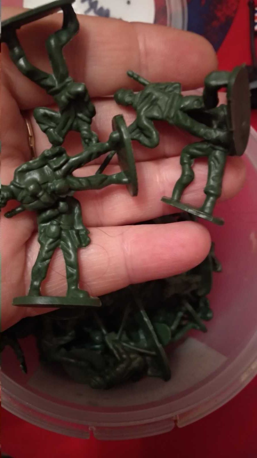 игрушка солдатики солдаты Британская армия в ведре 91шт пластик