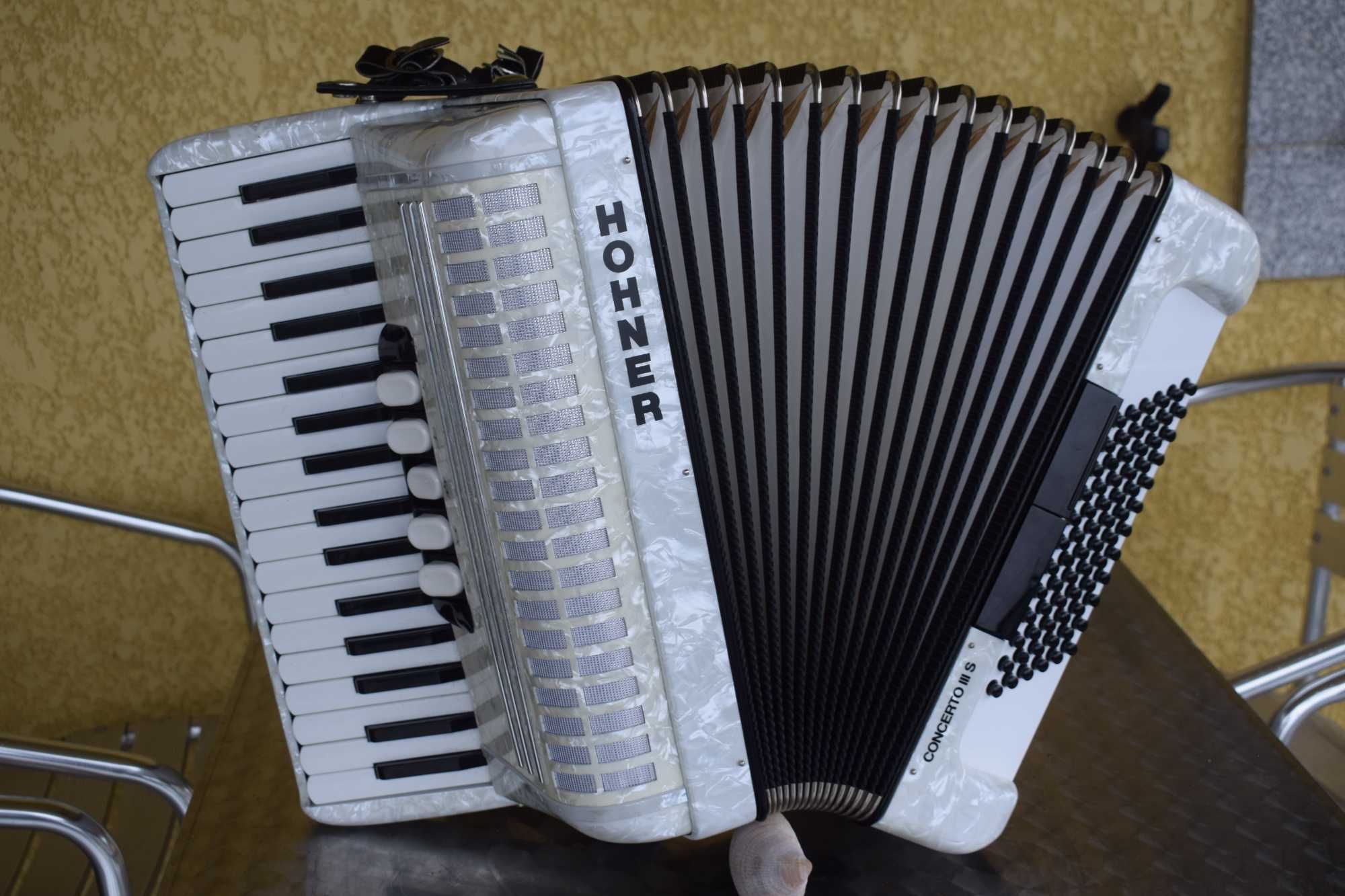 Acordea Hohner Concerto III T 3 Voz 72 Baixos,