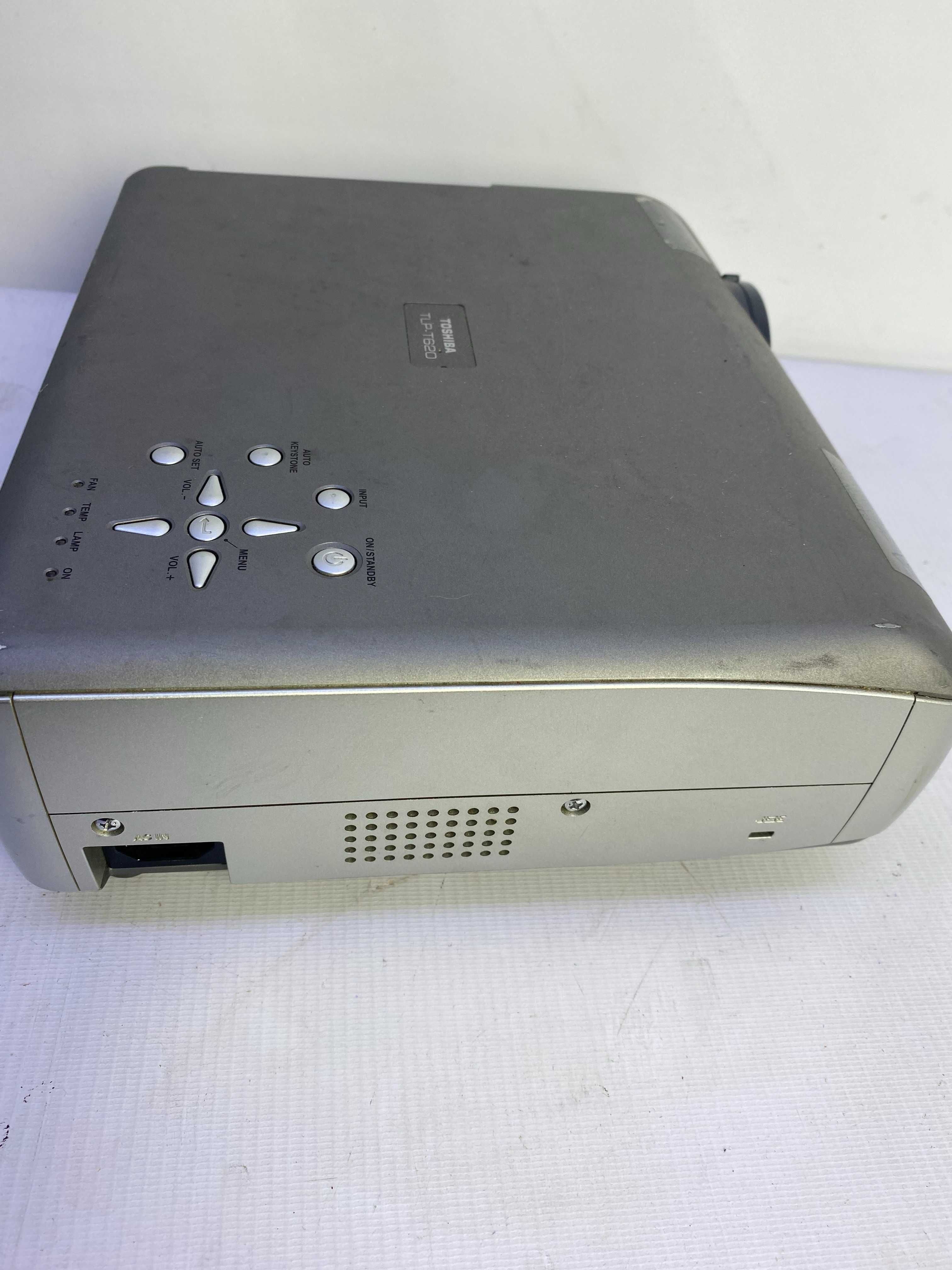 Projektor Toshiba TLP-T620