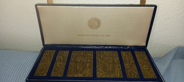 Caixa com 6 medalhas-Painéis de S.Vicente