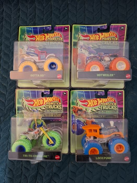 Hot wheels monster truck glow in the dark zestaw 4 pojazdów  1:64