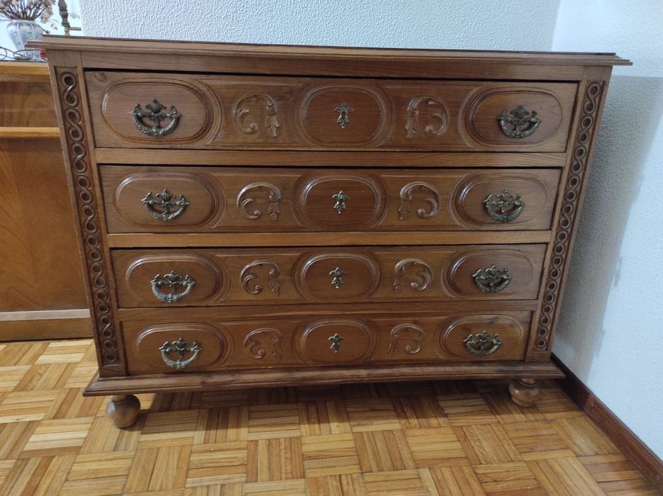 Cómoda de madeira D. João V