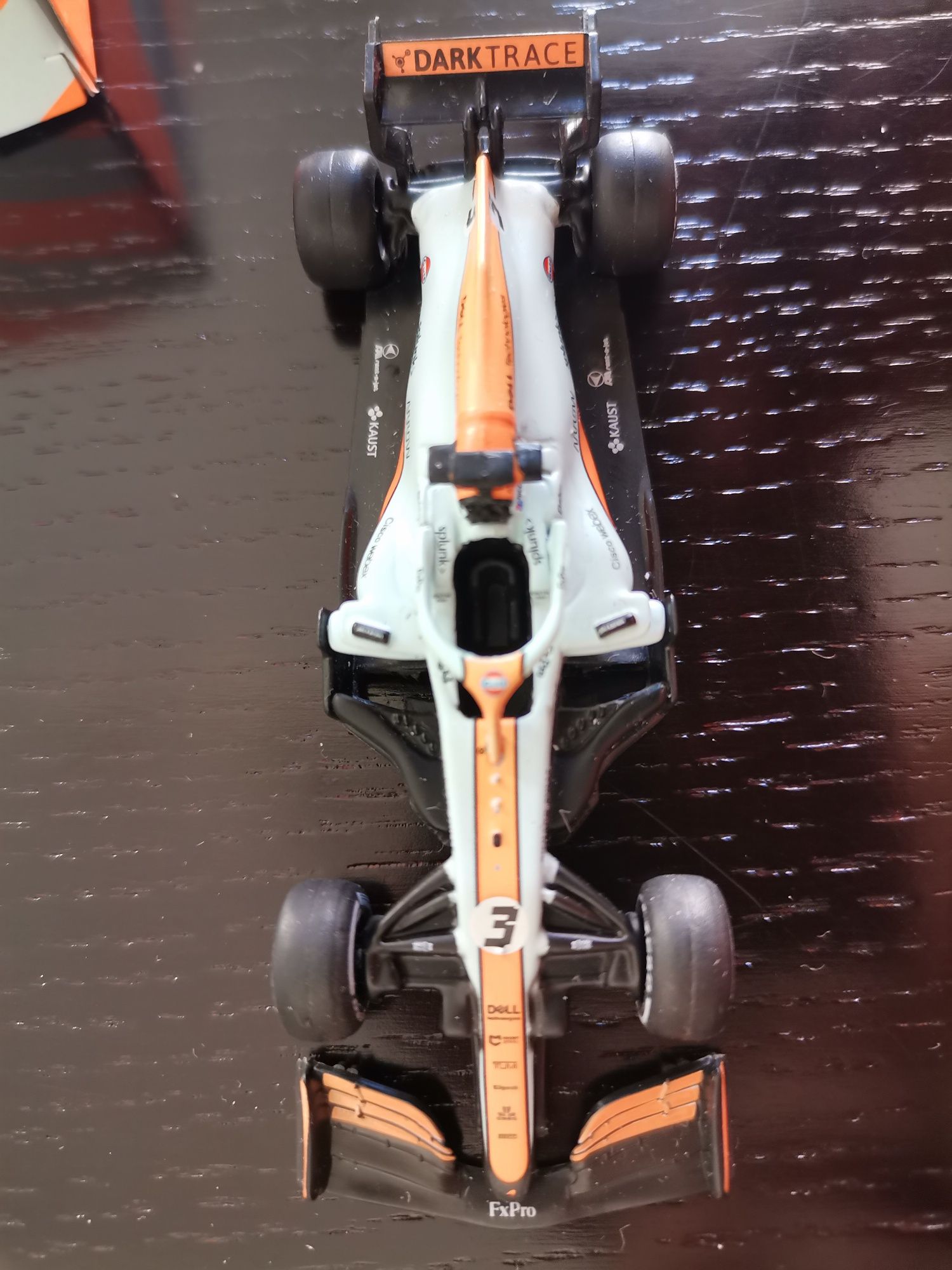 Model bolidu McLaren MCL35M F1 1:64