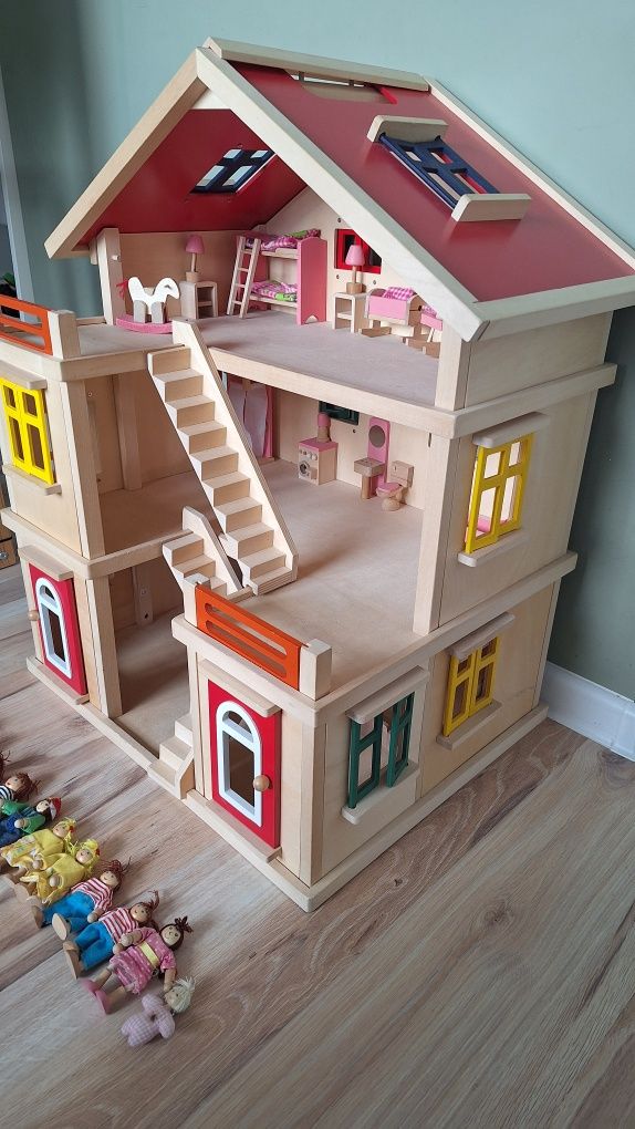 Drewniany domek dla lalek, 3 piętrowy