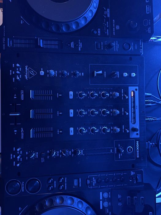 Мікшерний пульт dj мікшер Behringer NOX303