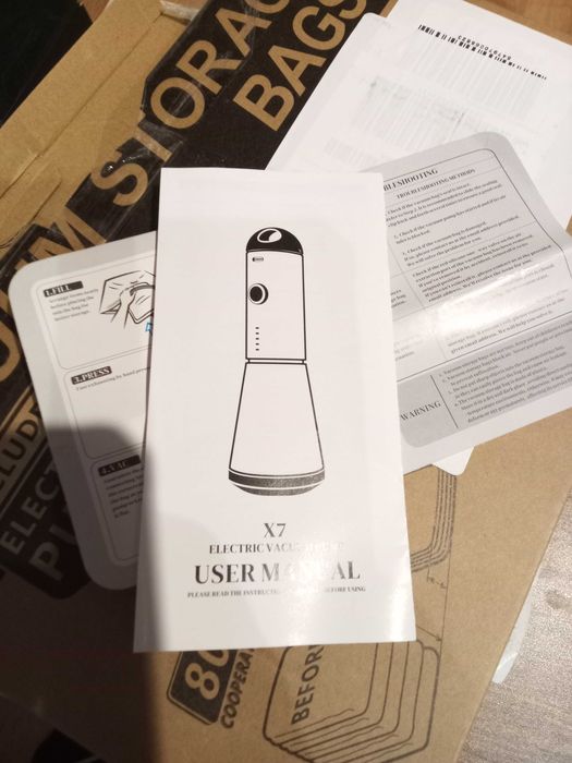 8 worków próżniowych na ubrania z mini odkurzaczem