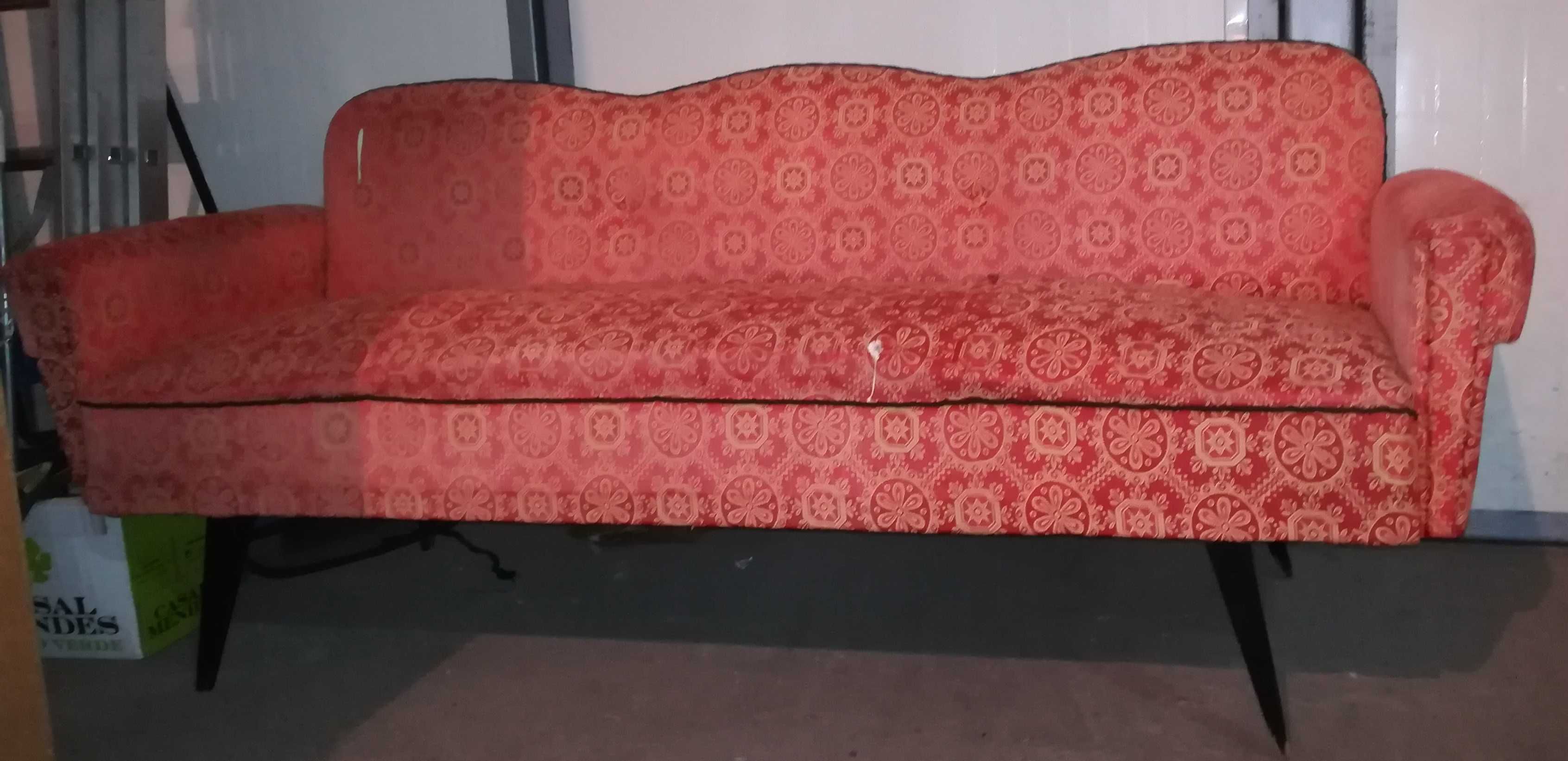 Stylowa kanapa do renowacji tapicerskiej