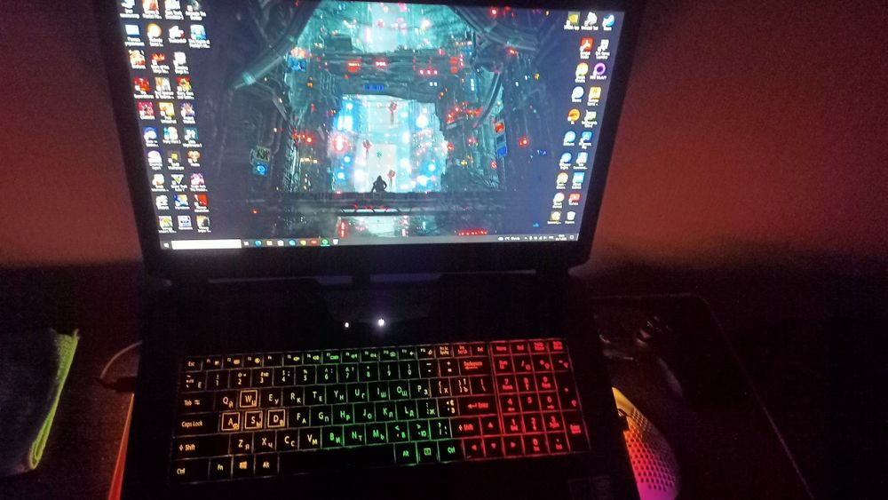 Продам ноутбук відеокарта gtx 980 8gb intel core i7 6700k 32gb ram