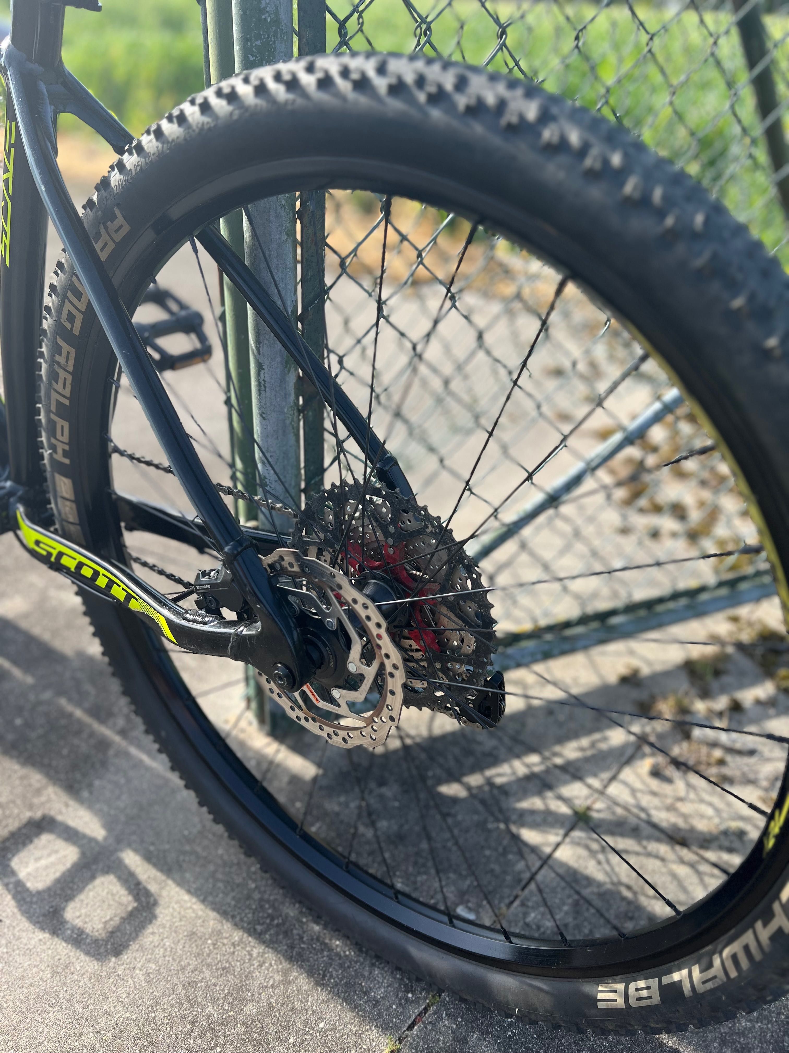 Scott Scale 950 Roda 29 Tamanho L de Montanha 1x11 Suspensão FOX 32