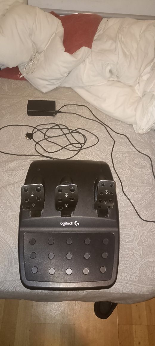 Vende-se volante g29 com mudanças e pedais