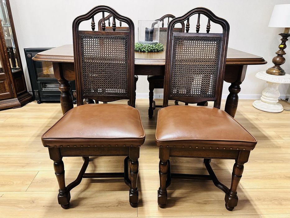 W 100% dębowy stół z 4 krzesłami ze skórą i rafią :)