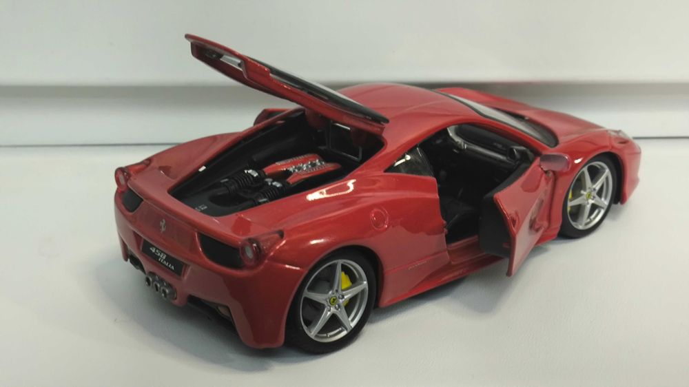 Модель, машинка Ferrari 458 Italia 1.24 Bburago