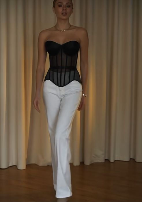 Ідеальний Чорний корсет