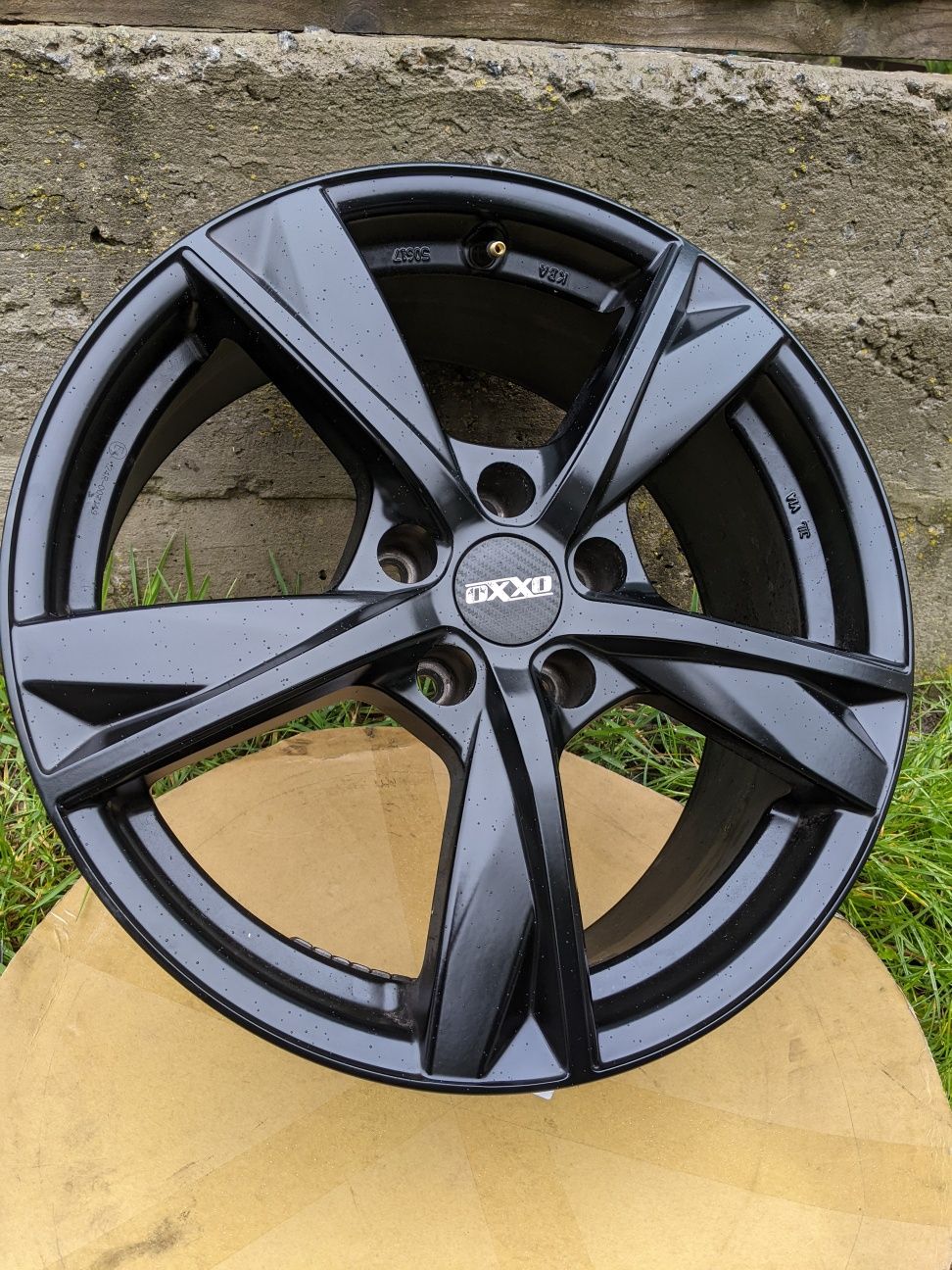 Шикарні чорні R18 5x114,3 18 nissan toyota renault subaru