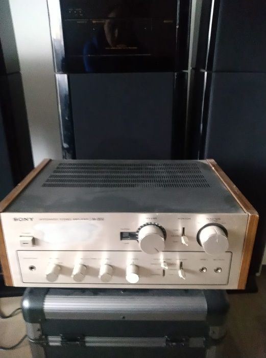 Wzmacniacz Sony TA-2650 z roku 1976