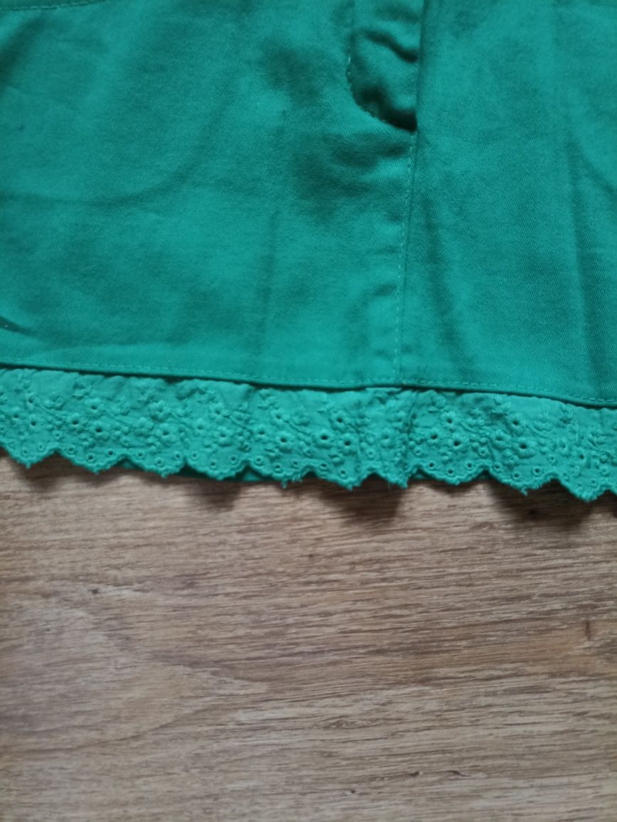 Zielona spódniczka z haftem ok 7 lat