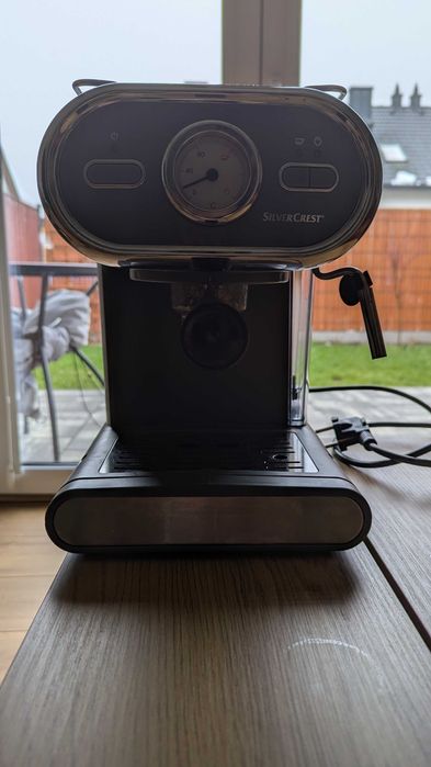 Ekspres do kawy kolbowy SilverCrest ze spieniaczem do mleka