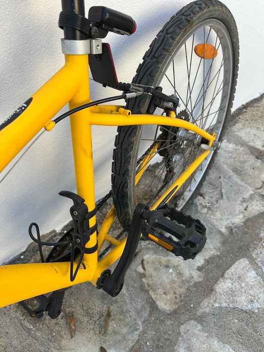 Bicicleta B’Twin Amarela – Urbana/Passeio – Em bom estado