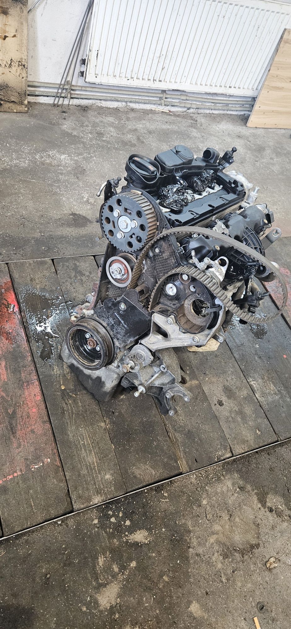Silnik słupek audi a4 b8 a5 8t 2.0 tdi CAH CAHA cag caga 170km 143