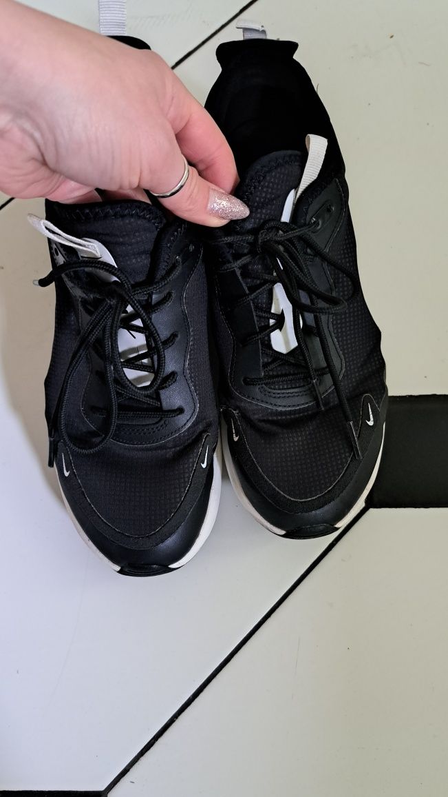 Tanio sportowe buty Nike