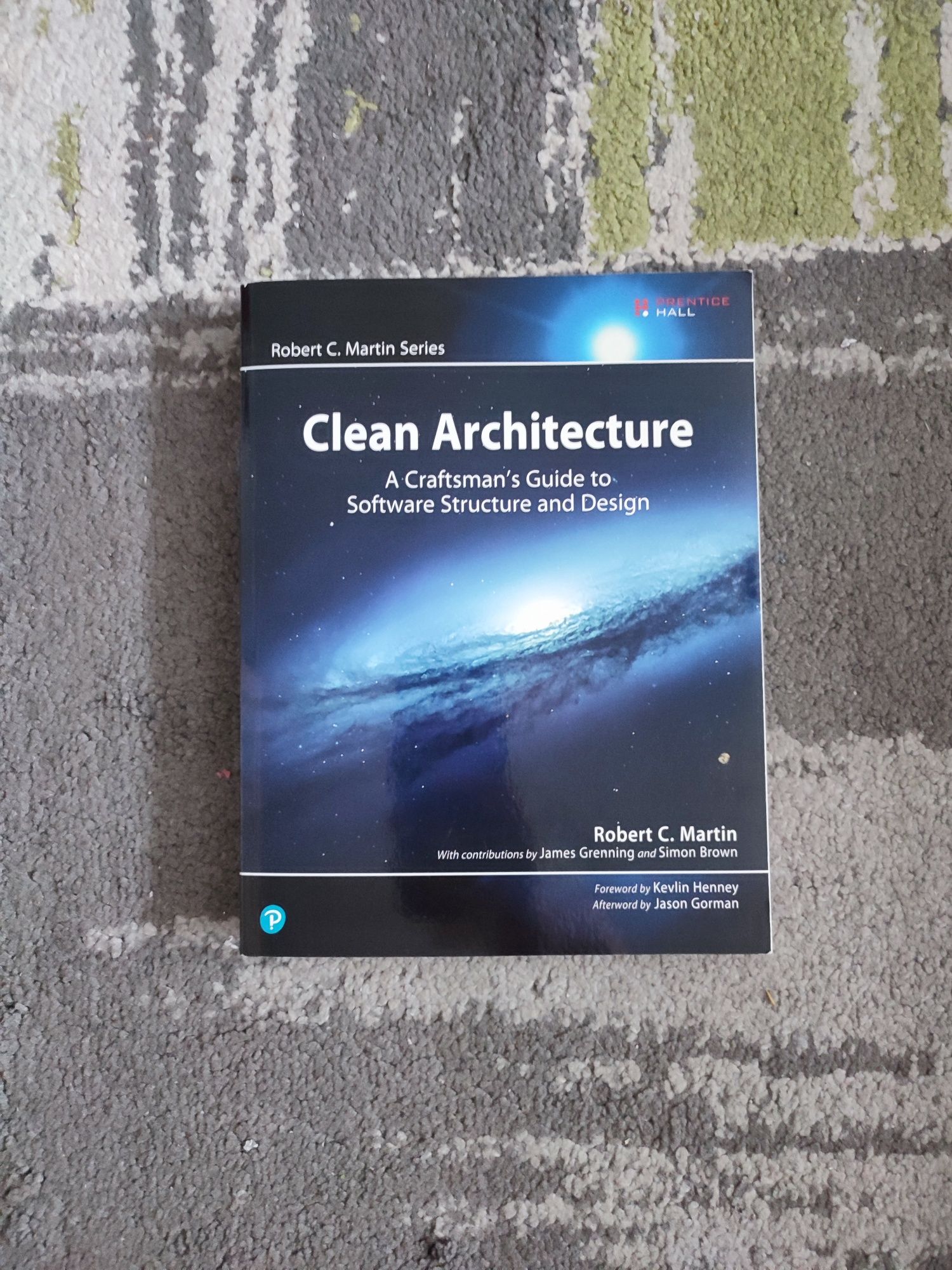 Książka Clean Architecture - R.C. Martin.