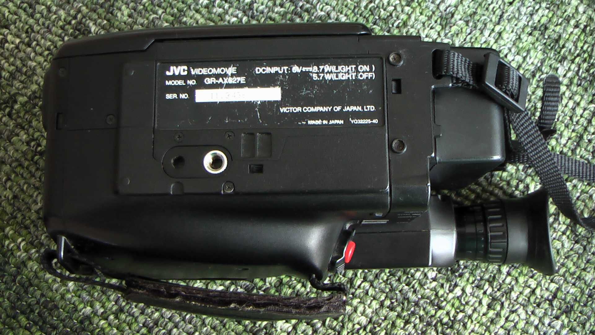 Відеокамера JVC GR-AX627E