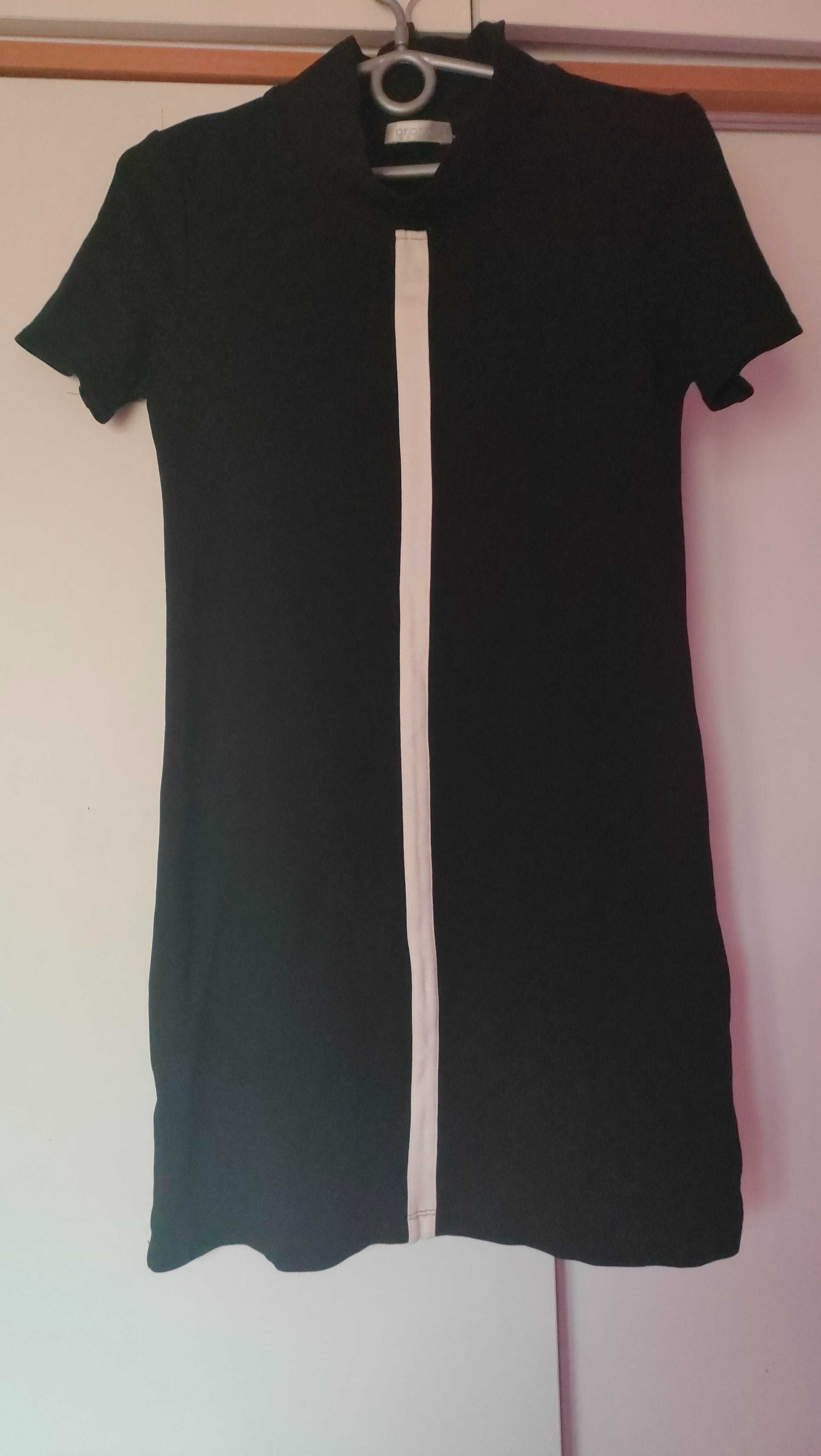 Czarna sukienka z krótkim rękawem Promod