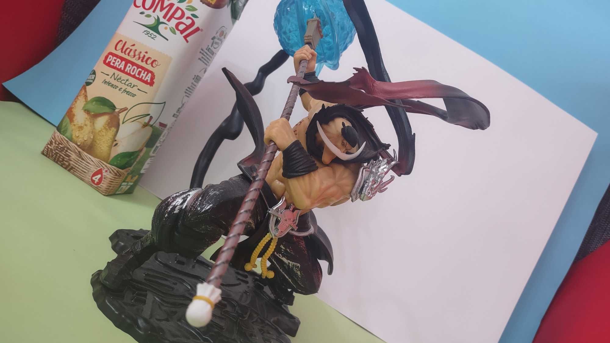 Figura One Piece - Barba Branca