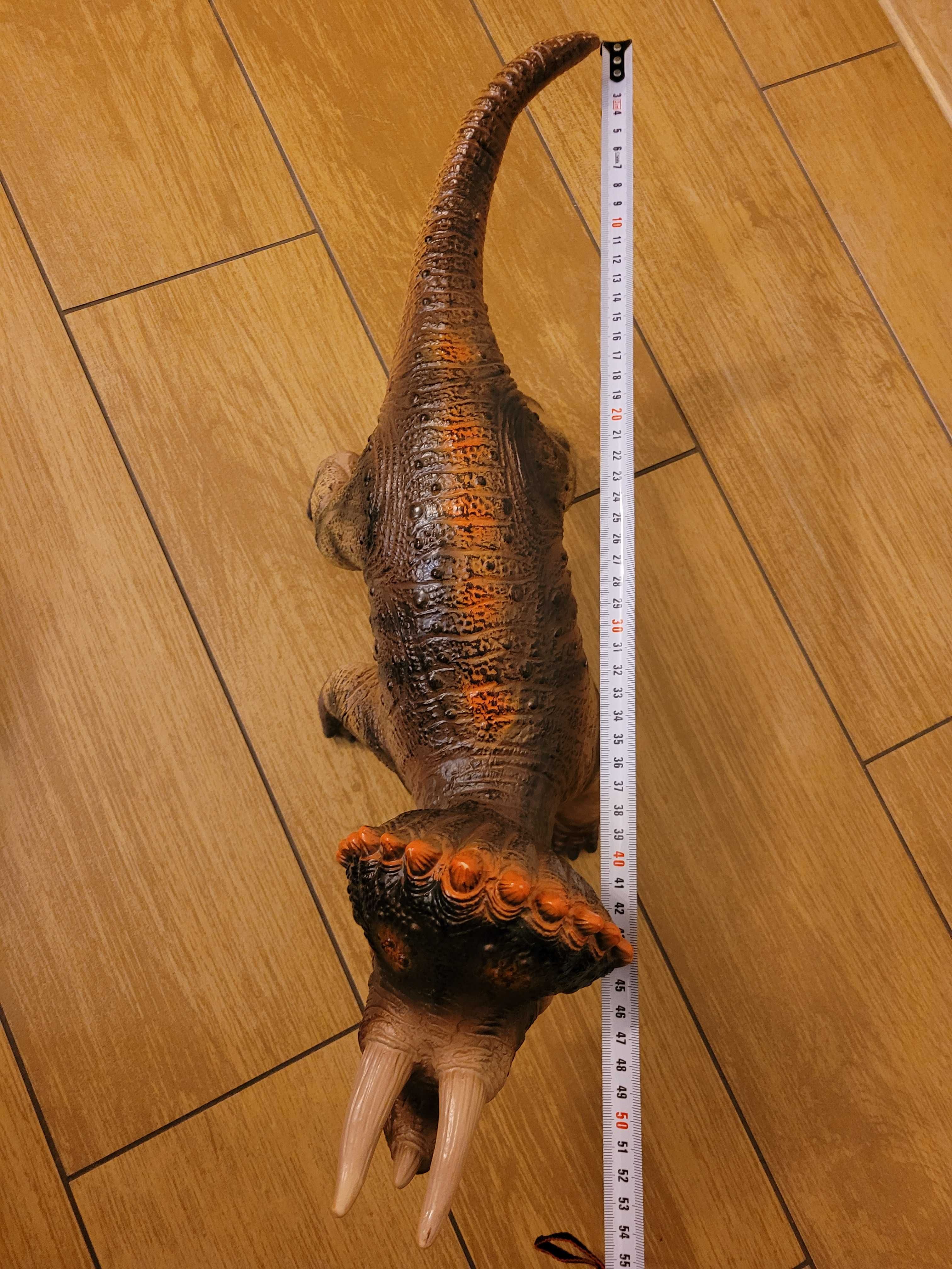 Sprzedam dużego dinozaura Triceratopsa
